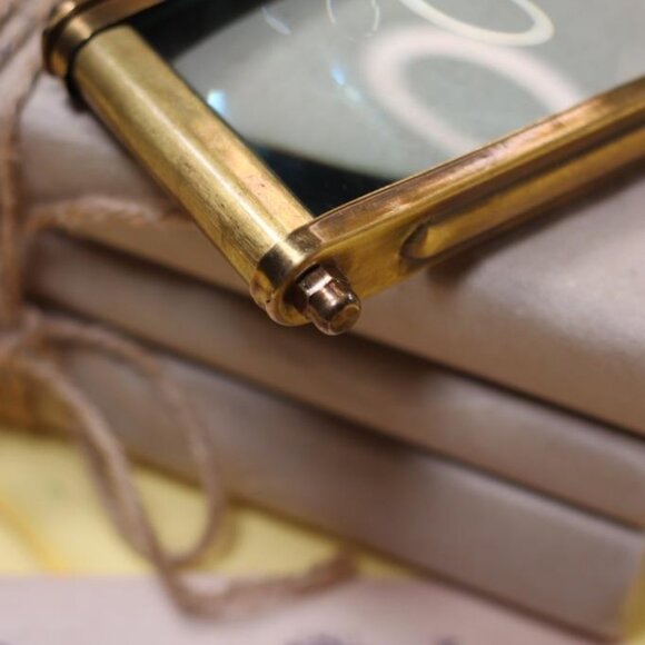 Red Handle 5x magnifying glass - Picture 2 of 4